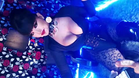QUEENOFCOMMAND online show from June 26, 8:45 pm