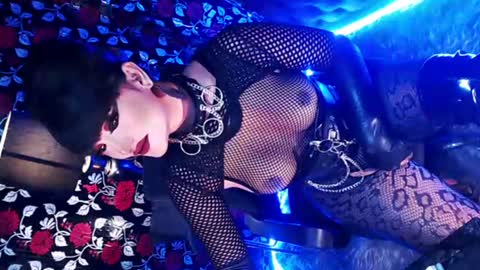 QUEENOFCOMMAND online show from June 28, 1:30 am