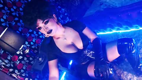 QUEENOFCOMMAND online show from July 8, 7:07 pm