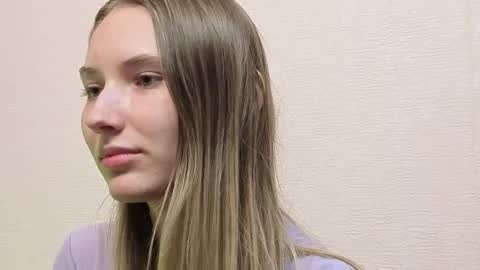 _kikiclark_ online show from June 6, 1:00 am