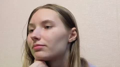 _kikiclark_ online show from June 6, 2:06 am