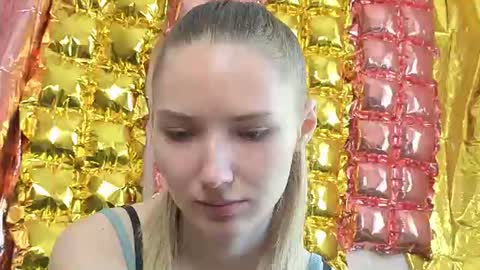 _kikiclark_ online show from June 15, 9:40 am