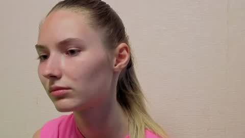 _kikiclark_ online show from July 1, 4:19 pm