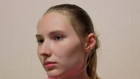 _kikiclark_ online show from July 1, 6:31 pm
