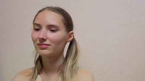 _kikiclark_ online show from July 4, 9:28 pm