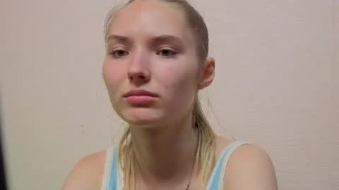 _kikiclark_ online show from July 10, 8:25 pm