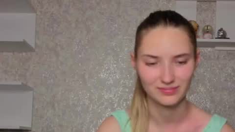 _kikiclark_ online show from August 6, 10:31 pm
