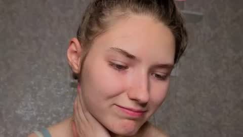 _kikiclark_ online show from August 8, 7:36 pm
