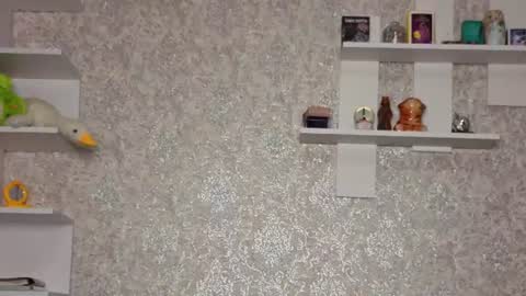 _kikiclark_ online show from August 9, 9:49 pm