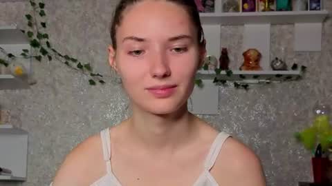 _kikiclark_ online show from August 12, 5:26 pm