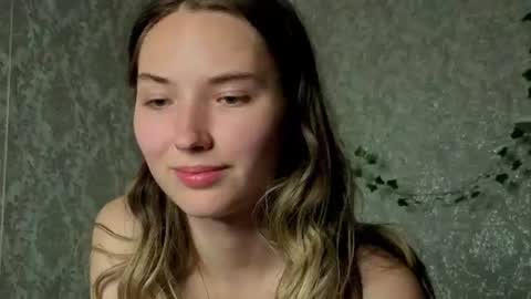 _kikiclark_ online show from August 15, 9:08 pm