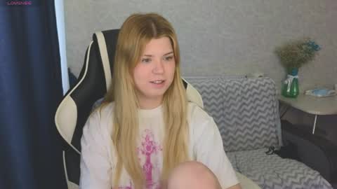 Molly online show from May 28, 2:20 pm