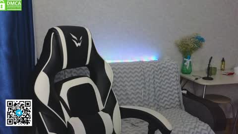 Molly online show from June 1, 1:36 pm
