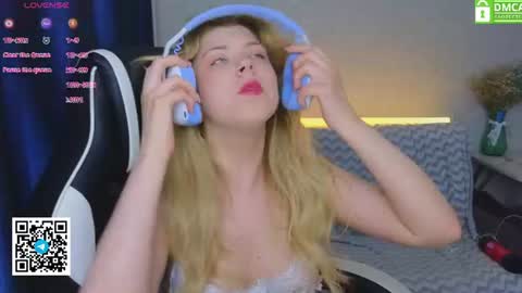 Molly online show from June 15, 5:00 pm