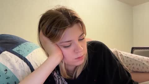 Molly online show from June 17, 9:36 pm
