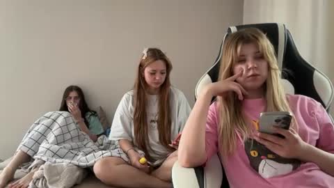 Molly online show from June 20, 9:53 am