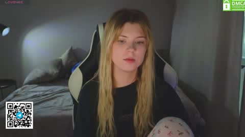 Molly online show from June 27, 2:31 pm