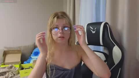 Molly online show from July 30, 1:40 pm