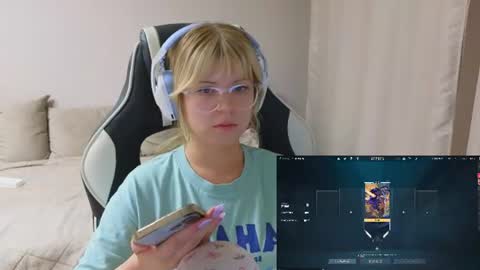 Molly online show from August 7, 12:10 am