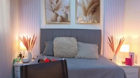 paulina  online show from August 5, 7:01 pm