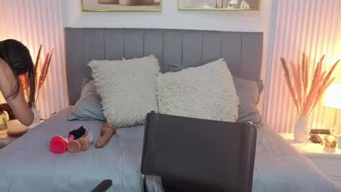 paulina  online show from August 11, 11:40 pm