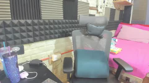 lexie online show from August 2, 5:14 am