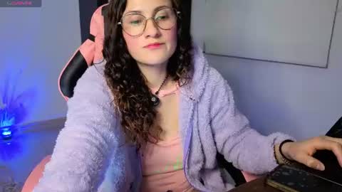 Lindasy online show from August 11, 3:03 pm