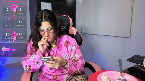 Lindasy online show from August 14, 3:04 pm