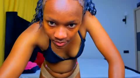 LOLA online show from August 12, 2:14 am