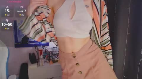 _lovelylu_ online show from May 31, 1:35 pm