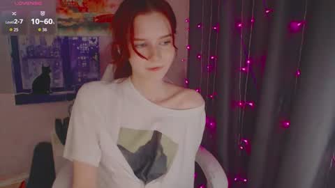 _lovelylu_ online show from July 22, 8:22 pm