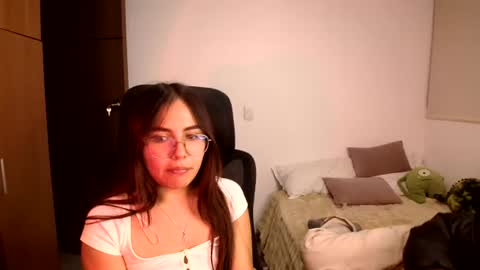 max and abby online show from July 19, 4:25 am