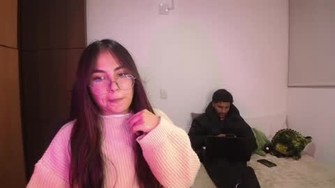 max and abby online show from July 30, 1:57 am