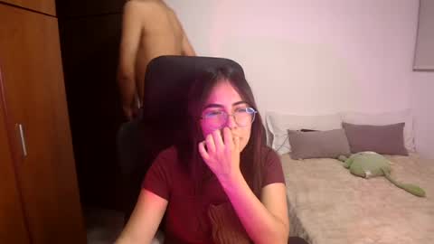 max and abby online show from August 5, 1:36 am