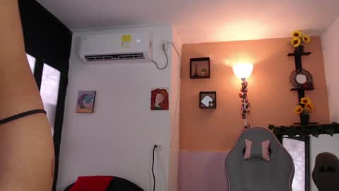 Maya 3 online show from August 13, 4:43 pm