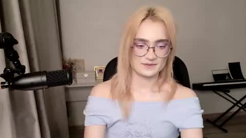 _meow_neko_ online show from July 10, 2:34 pm