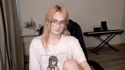 _meow_neko_ online show from July 14, 11:46 am
