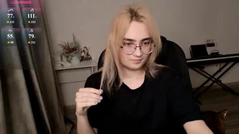 _meow_neko_ online show from July 15, 8:32 pm