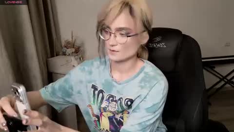 _meow_neko_ online show from July 22, 12:13 am