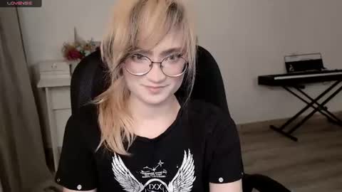 _meow_neko_ online show from July 25, 2:37 am