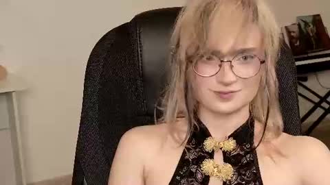 _meow_neko_ online show from July 27, 5:35 am