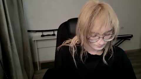 _meow_neko_ online show from August 9, 1:34 pm