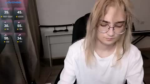 _meow_neko_ online show from August 11, 9:33 am