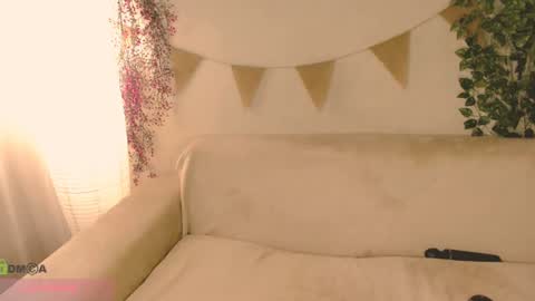 Mia online show from June 30, 4:24 am