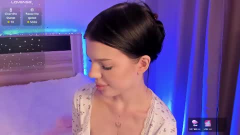 Mia online show from August 17, 4:28 am