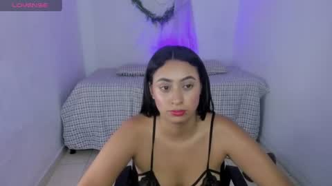 Mia online show from July 3, 9:50 pm