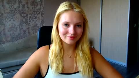 Melanie online show from August 4, 10:01 am