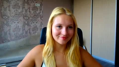 Melanie online show from August 4, 1:19 pm