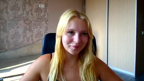 Melanie online show from August 5, 2:04 pm