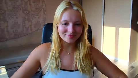 Melanie online show from August 5, 3:21 pm